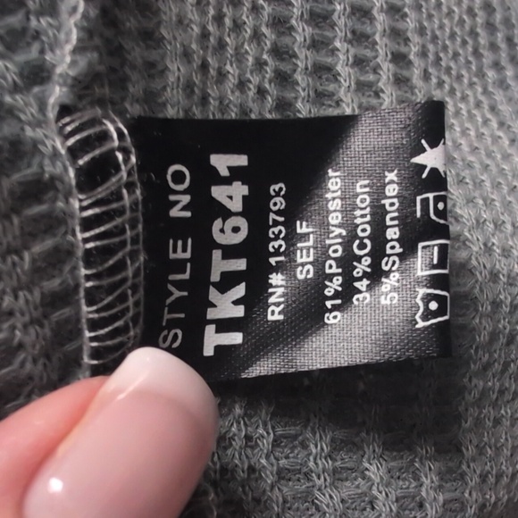 POL Size Small V Neck Waffle Top. NWOT - Picture 6 of 6